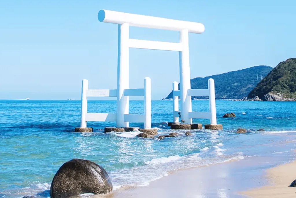 หาดอิโตชิมะ (Itoshima Beach)