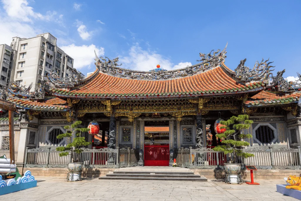 วัดหลงซาน (Lungshan Temple)