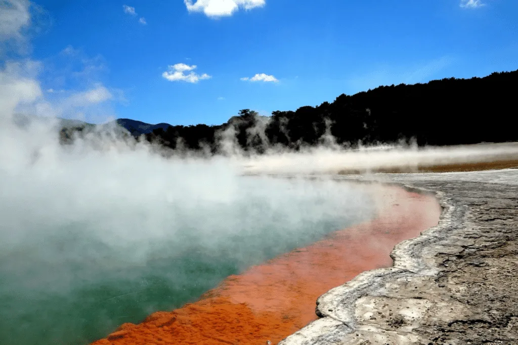 ชมน้ำพุร้อนธรรมชาติ และบ่อโคลนเดือดที่ Wai-O-Tapu Thermal Wonderland (ไวโอตาปู)
